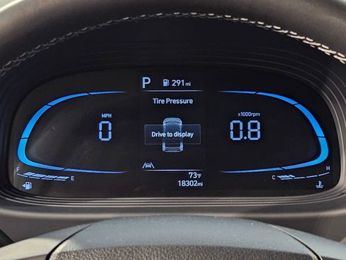 Used 2025 Hyundai Venue SEL FWD image 15
