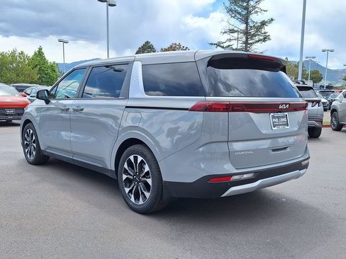 Used 2024 Kia Carnival EX FWD image 5