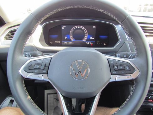 Used 2022 Volkswagen Tiguan SE FWD image 23