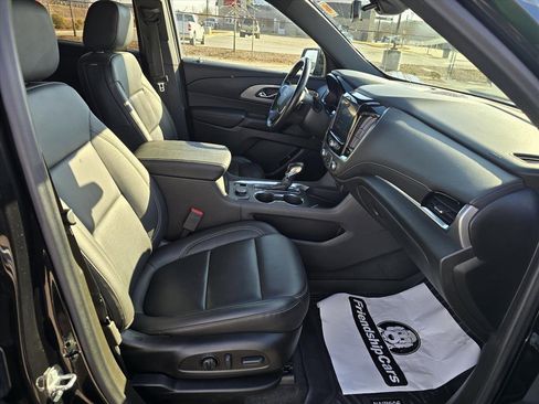 Used 2022 Chevrolet Traverse LT image 15