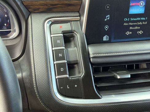 Used 2023 Chevrolet Suburban Premier image 12