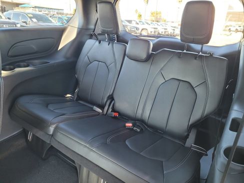 New 2026 Chrysler Pacifica Select FWD image 10