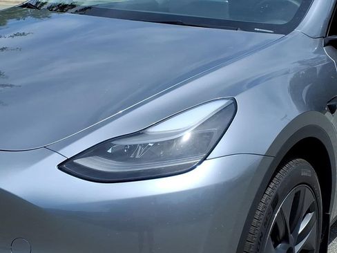Used 2024 Tesla Model Y Long Range AWD/4WD image 26