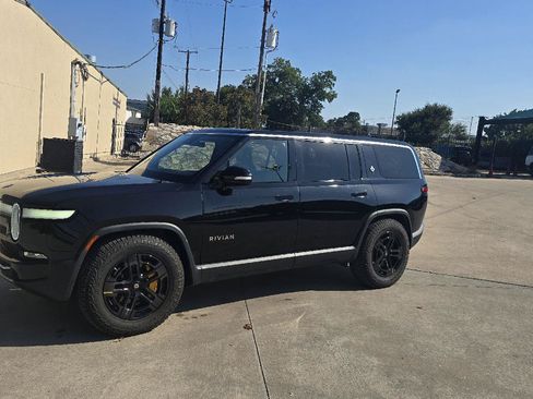 Used 2023 Rivian R1S Adventure AWD/4WD image 1