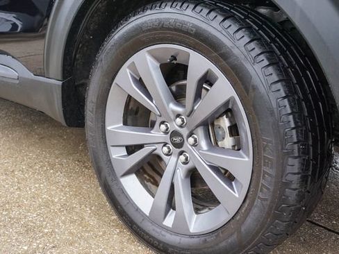 Used 2022 Ford Explorer XLT w/ Equipment Group 202A RWD image 10