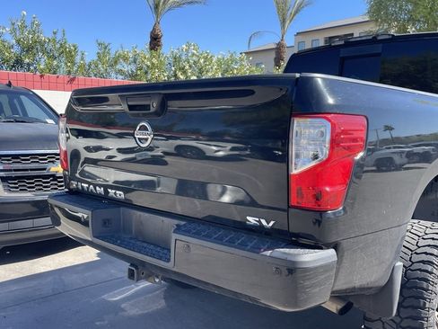 Used 2016 Nissan Titan SV image 4