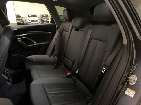 Used 2025 Audi Q5 Premium w/ Convenience Package image 70