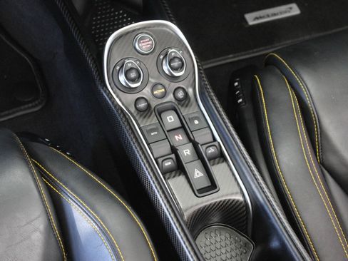 Used 2018 McLaren 570S Spider RWD image 13