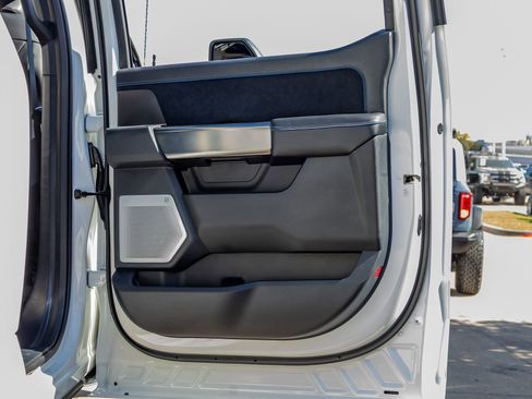 Used 2026 Ford F450 Platinum w/ FX4 Off-Road Package image 39