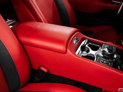 Used 2019 Rolls-Royce Wraith RWD image 32