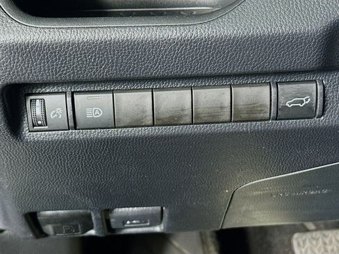 Used 2023 Toyota RAV4 XLE Premium AWD/4WD image 17