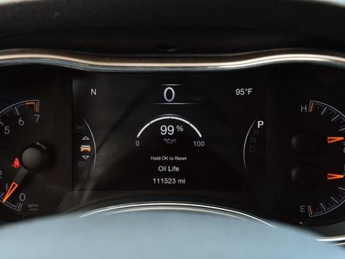 Used 2017 Jeep Grand Cherokee Laredo AWD/4WD image 11