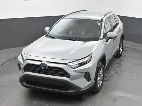Used 2022 Toyota RAV4 XLE AWD/4WD image 32