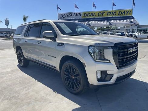 Used 2022 GMC Yukon XL SLT w/ SLT Luxury Package AWD/4WD image 2