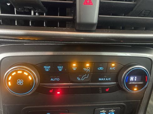 Used 2021 Ford EcoSport SE image 5