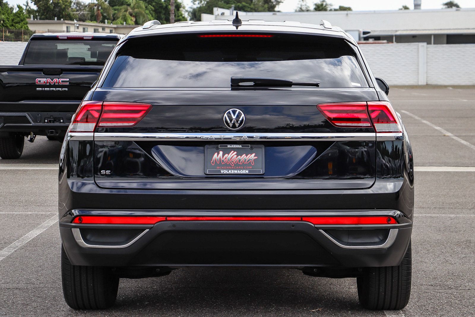 Used 2023 Volkswagen Atlas Cross Sport SE w/ Black Wheel Package FWD image 7