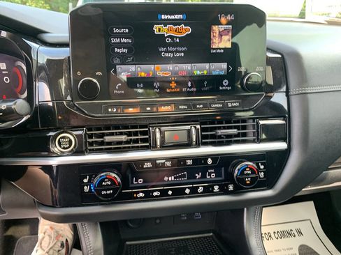 Used 2022 Nissan Pathfinder Platinum w/ Lighting Package (N92) AWD/4WD image 18