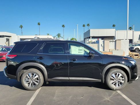 New 2025 Nissan Pathfinder SL image 21