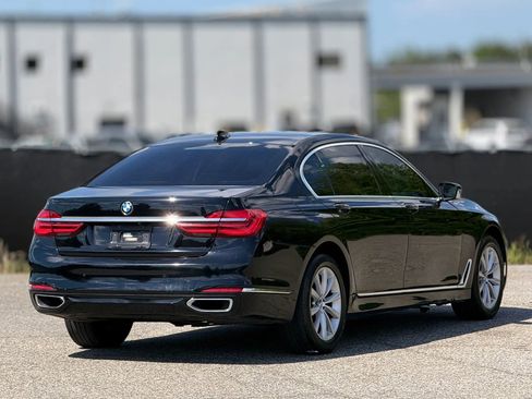 Used 2018 BMW 740i image 9