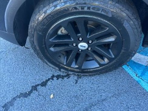 Used 2017 Ford Explorer XLT image 15