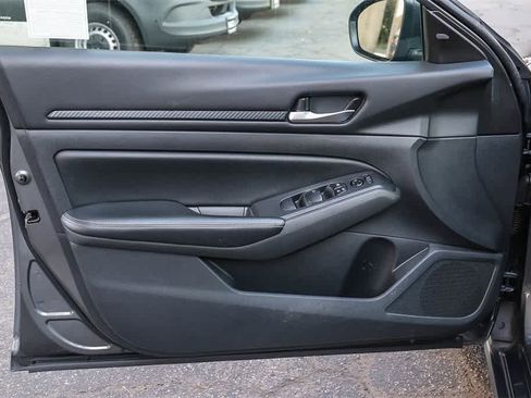 Used 2024 Nissan Altima 2.5 SV image 22