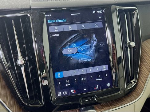 Used 2022 Volvo XC60 B5 Momentum w/ Climate Package image 26