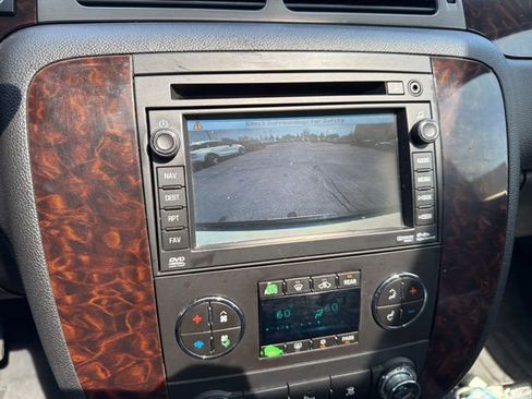 Used 2010 GMC Yukon XL Denali image 20