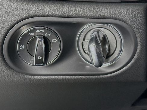 Certified 2026 Porsche Macan AWD/4WD image 11