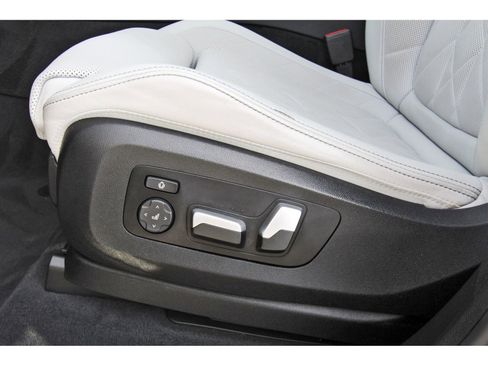 Used 2023 BMW X5 xDrive40i w/ M Sport Package image 31