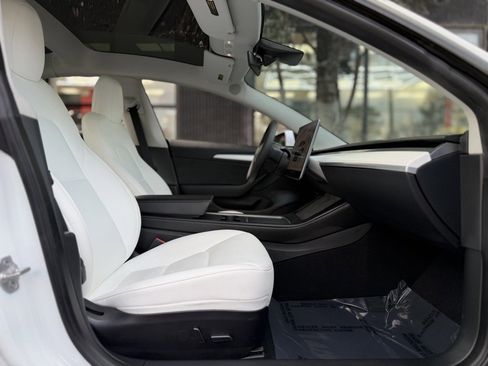 Used 2023 Tesla Model 3 Performance image 33