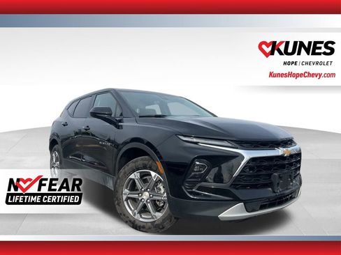 Used 2025 Chevrolet Blazer LT image 1