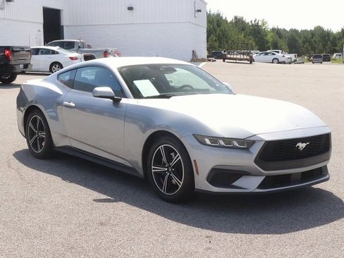 Used 2024 Ford Mustang Premium image 3