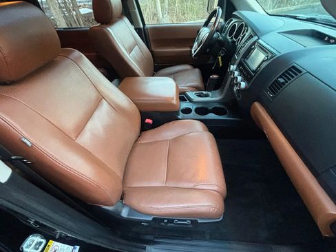 Used 2015 Toyota Sequoia Platinum image 21