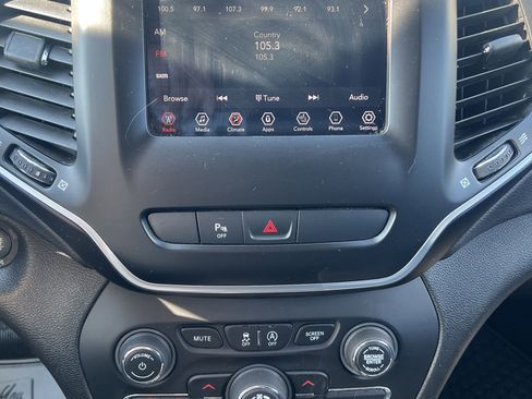 Used 2020 Jeep Cherokee Latitude Plus w/ Cold Weather Group AWD/4WD image 15