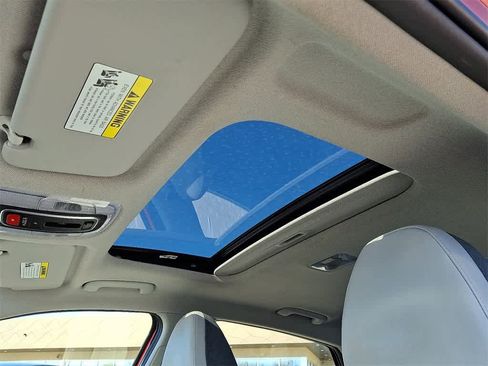 Used 2025 Hyundai Elantra Limited image 12