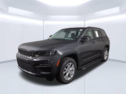Used 2023 Jeep Grand Cherokee Limited w/ Luxury Tech Group II AWD/4WD image 2