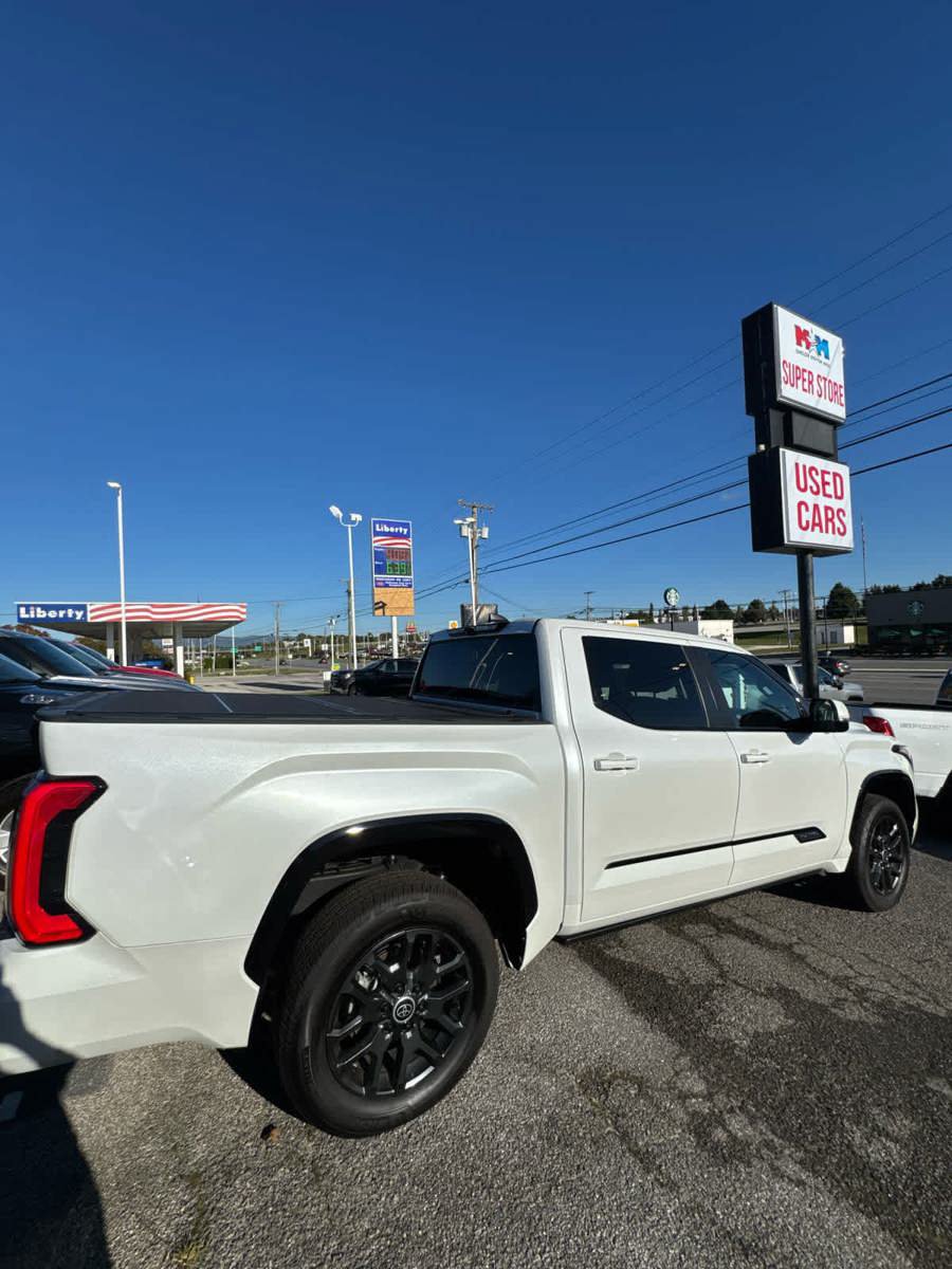 Used 2024 Toyota Tundra Platinum AWD/4WD image 17