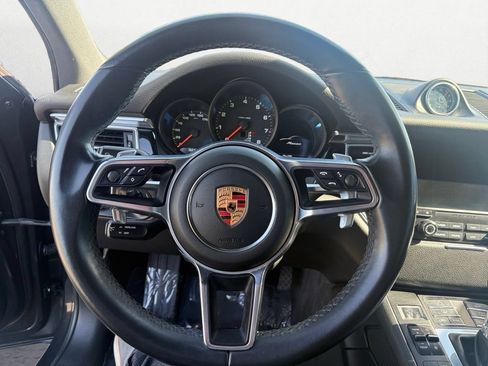 Used 2018 Porsche Macan AWD/4WD image 12