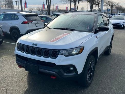 Used 2024 Jeep Compass Trailhawk image 4