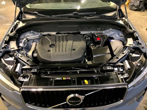 Used 2022 Volvo XC60 B5 Momentum w/ Climate Package image 32