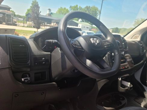 Used 2024 RAM ProMaster 2500 w/ Convenience Group FWD image 8
