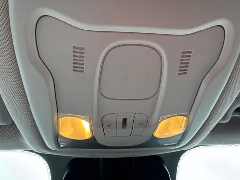 Used 2019 Jeep Renegade Latitude image 10