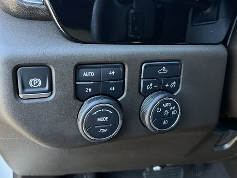 Used 2024 Chevrolet Silverado 1500 LT Trail Boss w/ Convenience Package II image 24