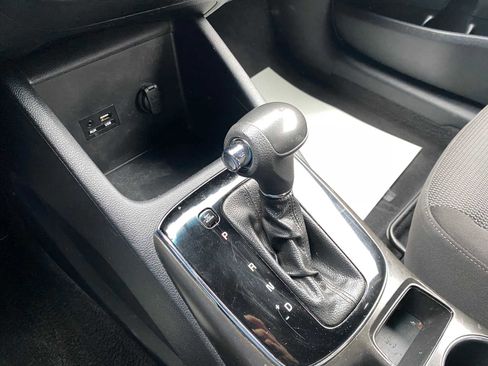 Used 2017 Kia Forte LX image 19