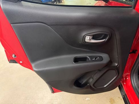 Used 2023 Jeep Renegade Latitude AWD/4WD image 25