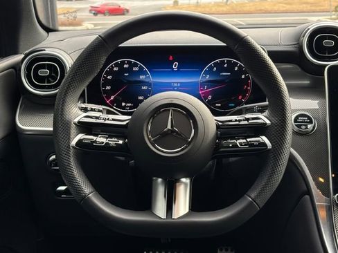 Used 2025 Mercedes-Benz GLC 300 GLC 300 image 28