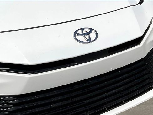 Used 2025 Toyota Camry LE FWD image 31
