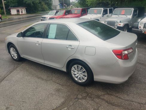 Used 2014 Toyota Camry LE FWD image 10