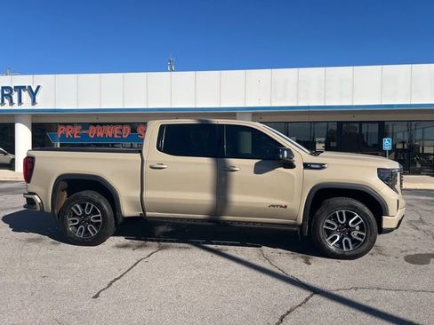 Used 2022 GMC Sierra 1500 AT4 w/ AT4 Premium Package image 2