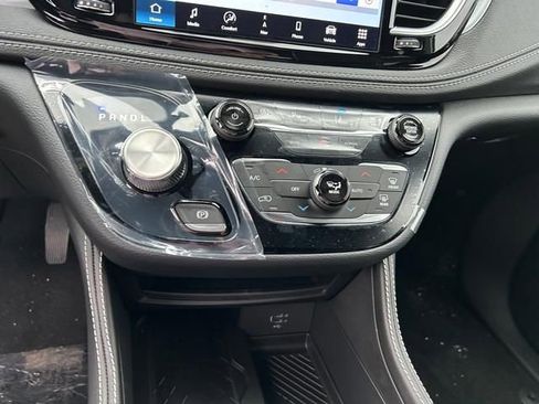 New 2026 Chrysler Pacifica Limited image 19